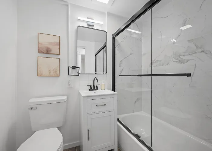 Shadyside 2b Stylish And Cozy Private Bedroom With Shared Bathroom
