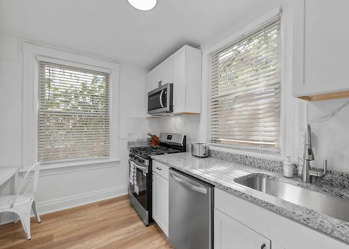 Shadyside 2b Stylish And Cozy Private Bedroom With Shared Bathroom Homestay