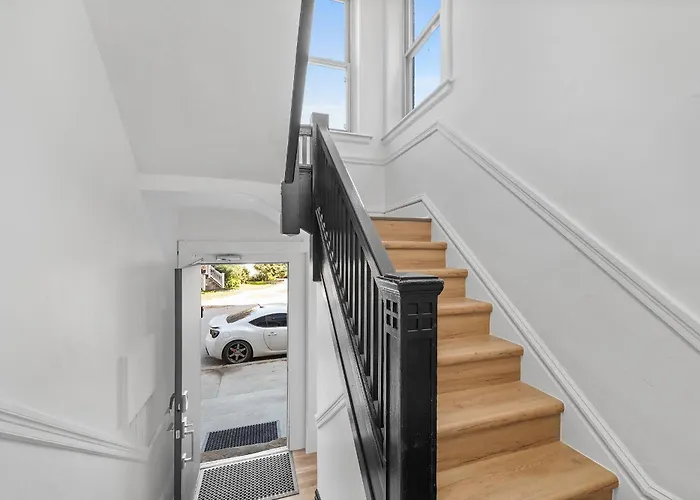 Shadyside 2b Stylish And Cozy Private Bedroom With Shared Bathroom *